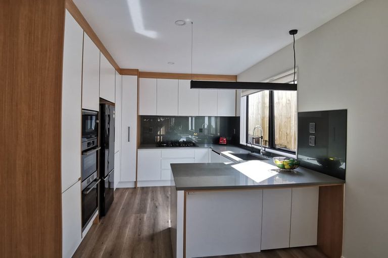 Photo of property in 57e Hogans Road, Glenfield, Auckland, 0629