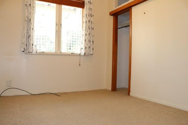 Photo of property in 38 Potter Avenue, Northcote, Auckland, 0627