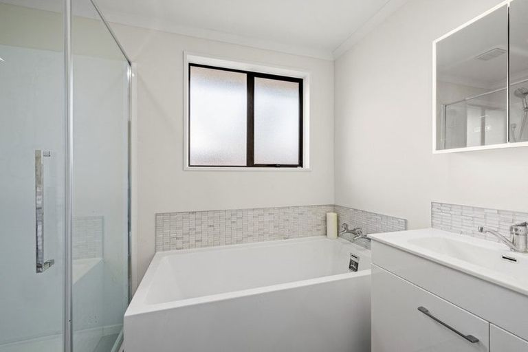 Photo of property in 2/30 Townshend Crescent, Halswell, Christchurch, 8025