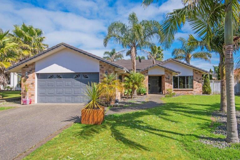 Photo of property in 7 Crannich Place, Wattle Downs, Auckland, 2103