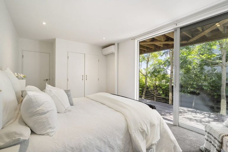 Photo of property in 1/14 Rothesay Bay Road, Rothesay Bay, Auckland, 0630