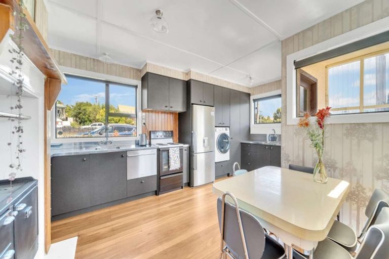 Photo of property in 24 Halsey Street, Clinton, 9534