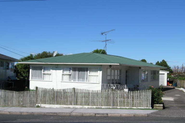Photo of property in 25 Hepburn Road, Glendene, Auckland, 0602