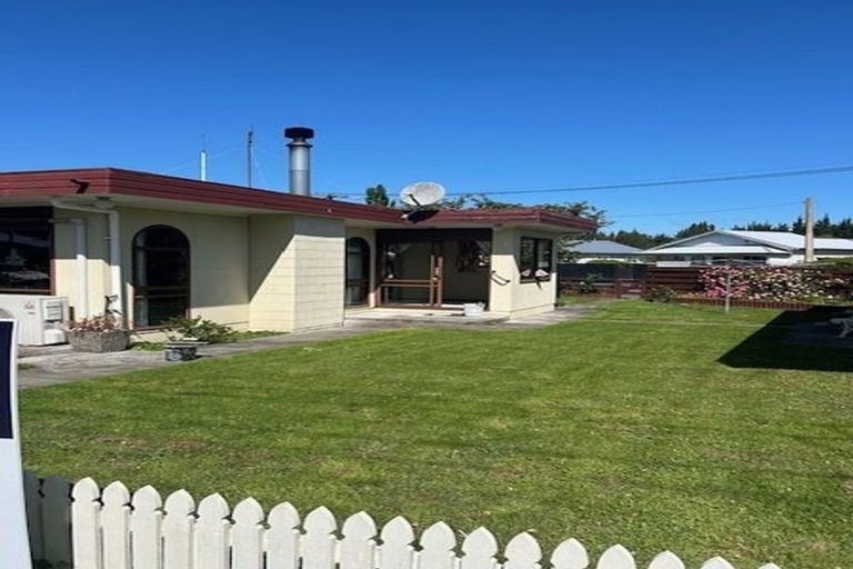 Photo of property in 1 Waverley Street, Waipawa, 4210