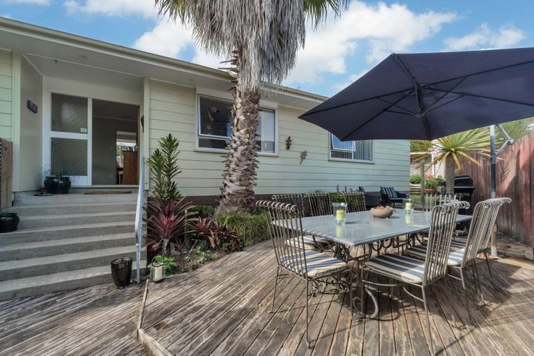 Photo of property in 22 Salamanca Road, Sunnynook, Auckland, 0620