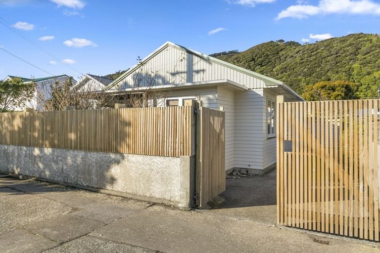 Photo of property in 39 Tuatoru Street, Eastbourne, Lower Hutt, 5013