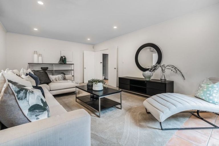 Photo of property in 100 Porritt Avenue, Chatswood, Auckland, 0626