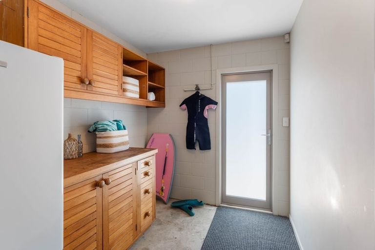 Photo of property in 93 Field Way, Waikanae Beach, Waikanae, 5036