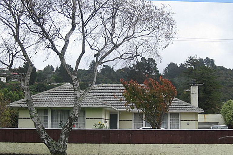 Photo of property in 172 Stokes Valley Road, Stokes Valley, Lower Hutt, 5019