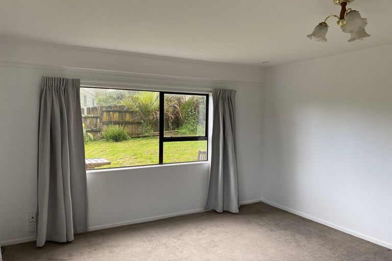 Photo of property in 2/3 Charmaine Road, Torbay, Auckland, 0630