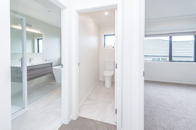 Photo of property in 32 Tirimoana Place, Otamatea, Whanganui, 4501