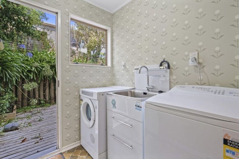 Photo of property in 2 Waterford Drive, Churton Park, Wellington, 6037