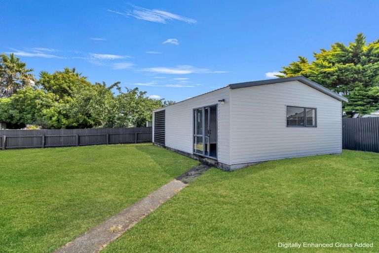 Photo of property in 33 Matipo Street, Castlecliff, Whanganui, 4501