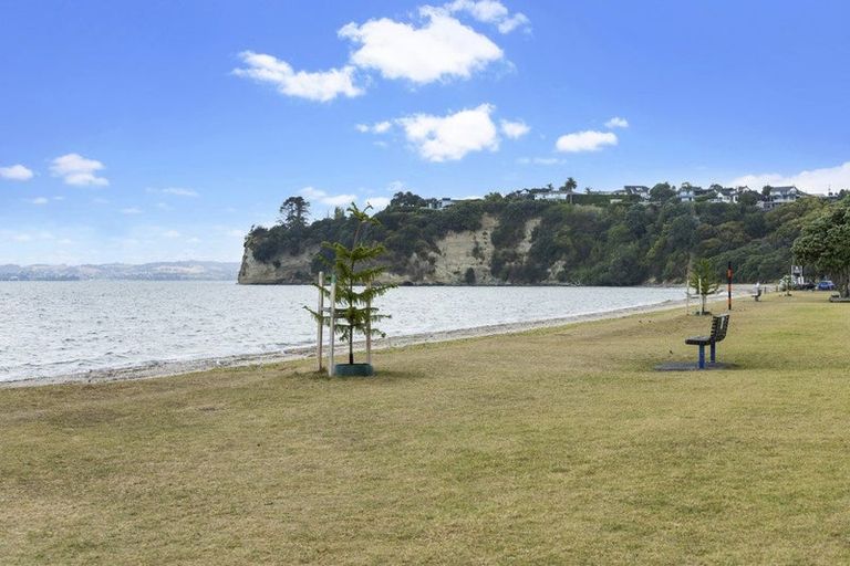 Photo of property in 49a The Esplanade, Eastern Beach, Auckland, 2012