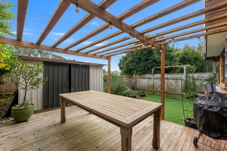 Photo of property in 1/1 Sharon Road, Waiake, Auckland, 0630