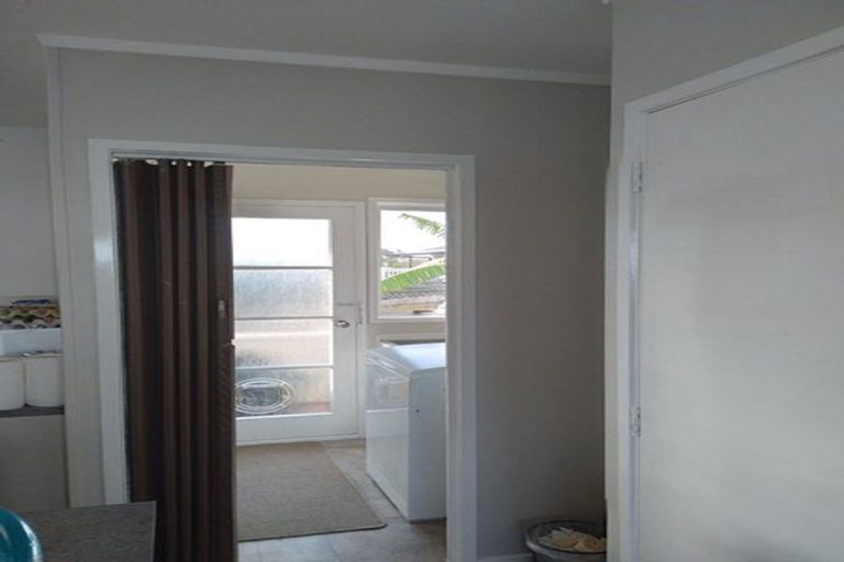 Photo of property in 2/25 Tanoa Place, Glendene, Auckland, 0602