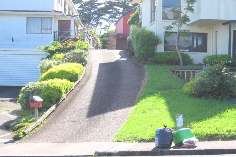 Photo of property in 2/28 Devon Road, Bucklands Beach, Auckland, 2012