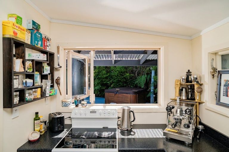 Photo of property in 50 Oxford Terrace, Coromandel, 3506