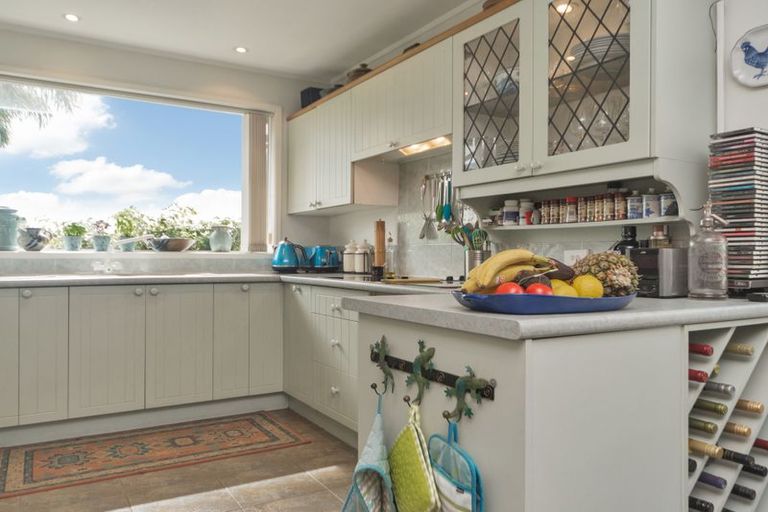 Photo of property in 22 Salamanca Road, Sunnynook, Auckland, 0620