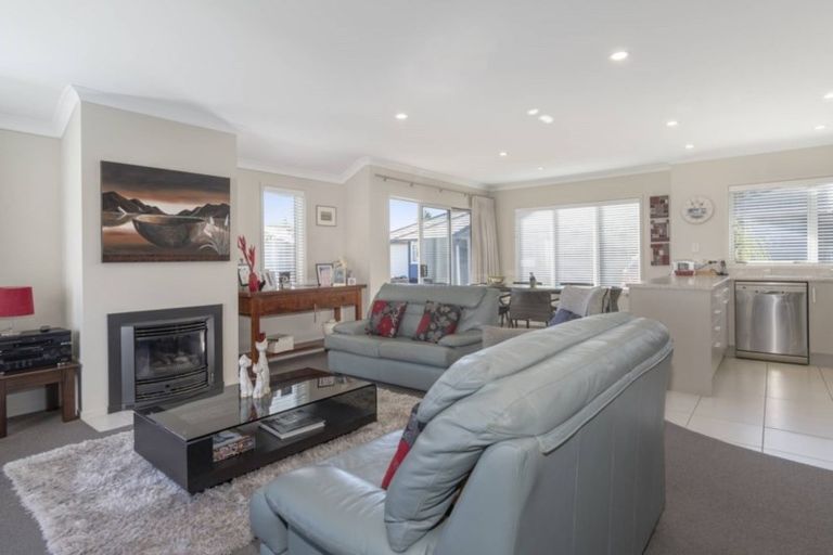 Photo of property in 30 Bridgewater Way, Pyes Pa, Tauranga, 3112