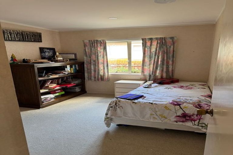 Photo of property in 1/36 De Havilland Drive, Goodwood Heights, Auckland, 2105