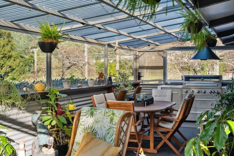 Photo of property in 14 Beach Road, Waikawa, Picton, 7220