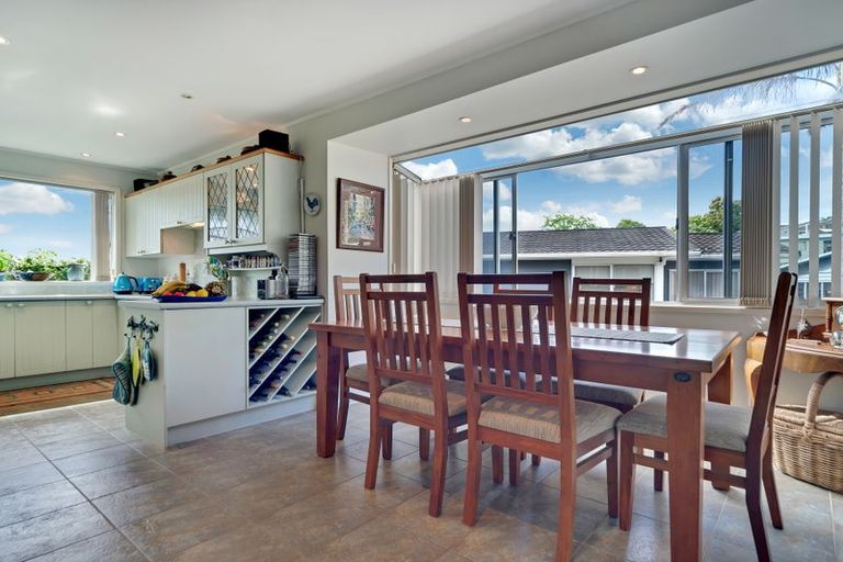 Photo of property in 22 Salamanca Road, Sunnynook, Auckland, 0620