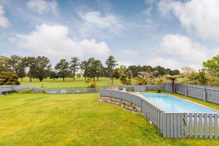 Photo of property in 27 Parkland Crescent, Terrace End, Palmerston North, 4410