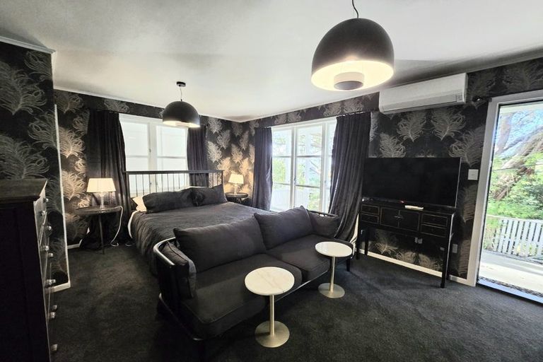 Photo of property in 35 Patanga Crescent, Thorndon, Wellington, 6011