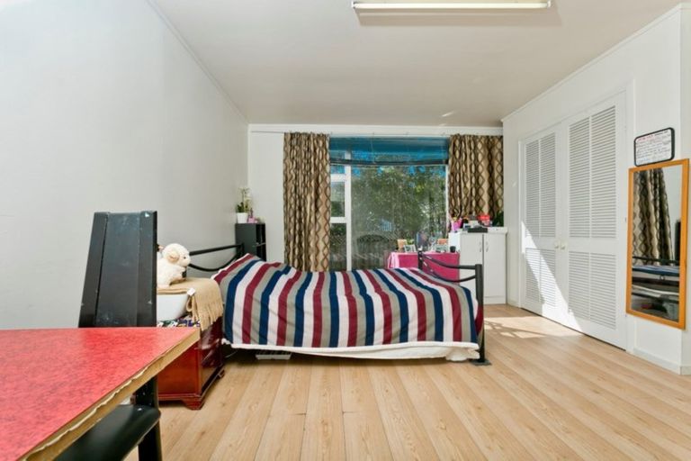 Photo of property in 4/205 Onewa Road, Birkenhead, Auckland, 0626