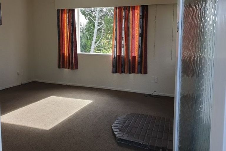 Photo of property in 19 Lyford Crescent, Sunnynook, Auckland, 0620