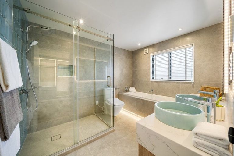 Photo of property in 2 Hanikura Street, Long Bay, Auckland, 0630