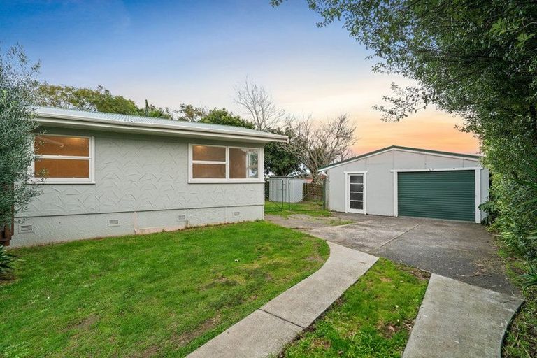 Photo of property in 19 Plumley Crescent, Mangere, Auckland, 2022