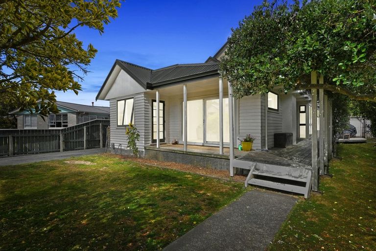 Photo of property in 15 Whirinaki Crescent, Heretaunga, Upper Hutt, 5018