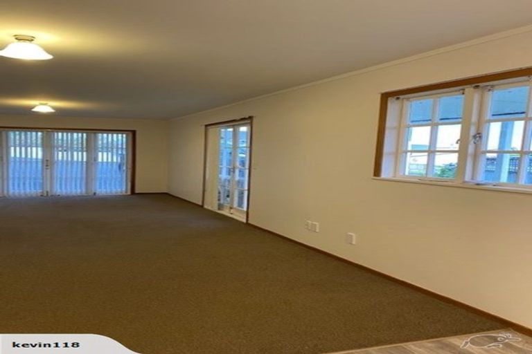 Photo of property in 2/160 Mokoia Road, Chatswood, Auckland, 0626