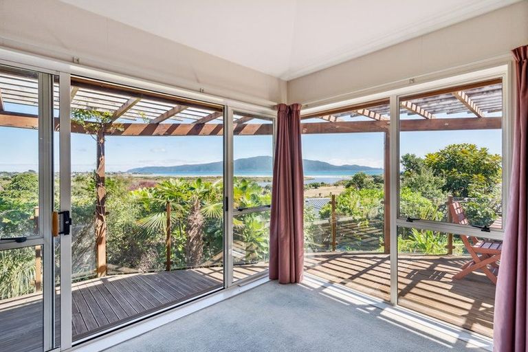 Photo of property in 174 Weggery Drive, Waikanae Beach, Waikanae, 5036