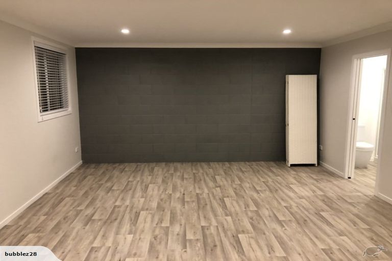 Photo of property in 5 Ngatoa Place, Glenfield, Auckland, 0629