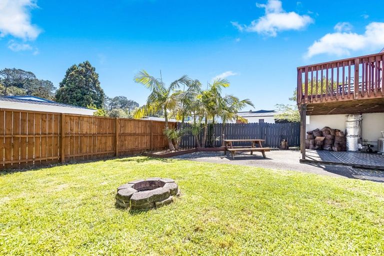 Photo of property in 38 Woodside Road, Massey, Auckland, 0614
