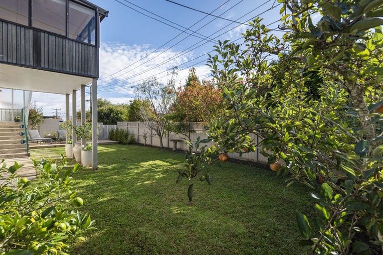 Photo of property in 1/33 Eversleigh Road, Belmont, Auckland, 0622