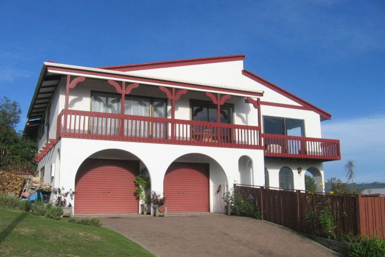 Photo of property in 6 Kinloch Place, Papakowhai, Porirua, 5024