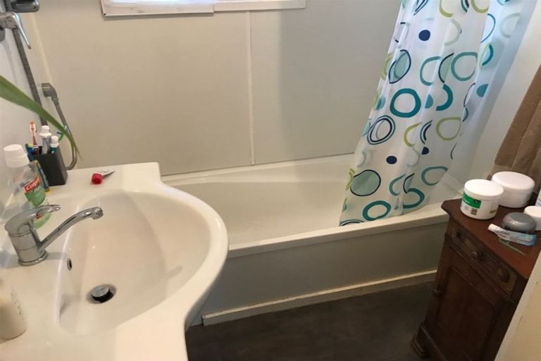 Photo of property in 24 Lyford Crescent, Sunnynook, Auckland, 0620