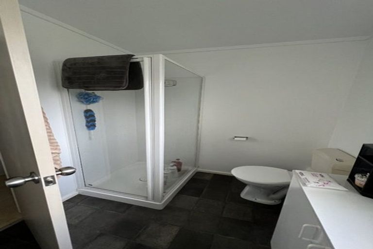 Photo of property in 9 Raphael Place, West Harbour, Auckland, 0618