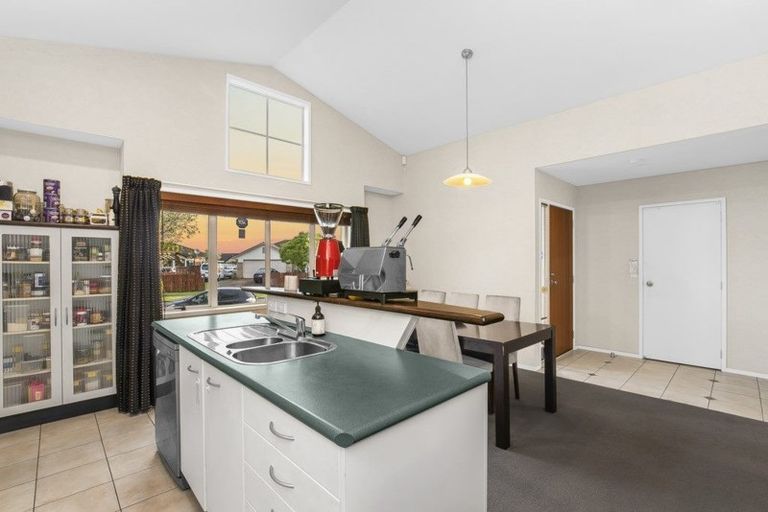 Photo of property in 5 Magic Way, Randwick Park, Auckland, 2105