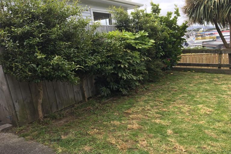 Photo of property in 5 Fraser Avenue, Johnsonville, Wellington, 6037