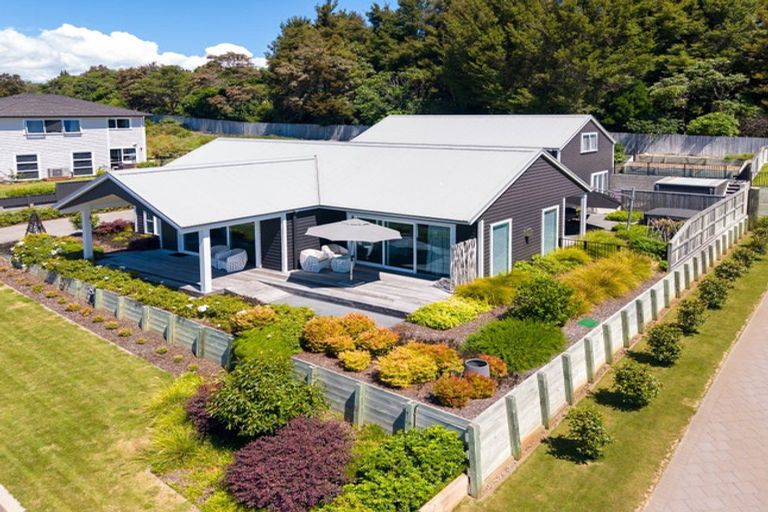 Photo of property in 5 Azalea Lane, Waipahihi, Taupo, 3330