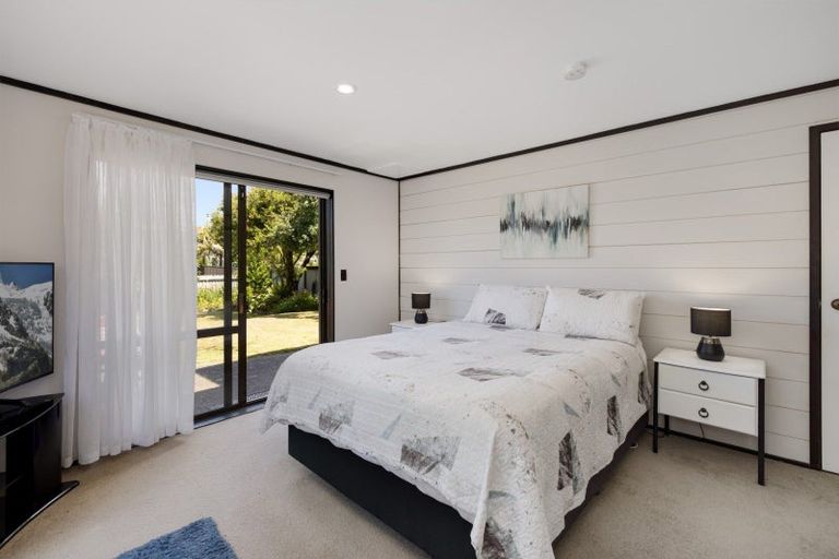 Photo of property in 32 Karewa Parade, Papamoa Beach, Papamoa, 3118