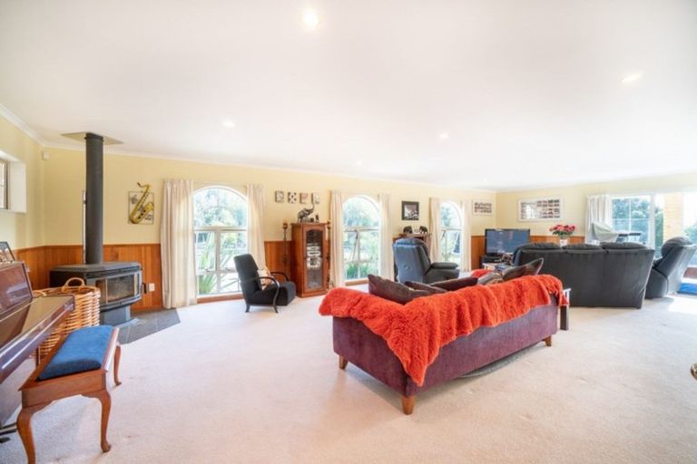 Photo of property in 50 Waicola Drive, Fitzherbert, Palmerston North, 4471