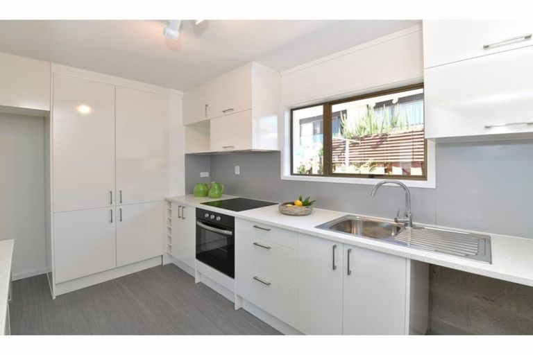 Photo of property in 52a Albatross Road, Red Beach, 0932