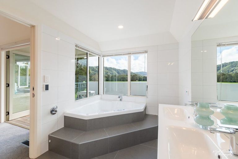 Photo of property in 70 Barton Road, Heretaunga, Upper Hutt, 5018