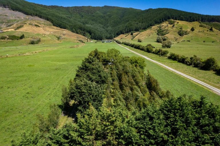 Photo of property in 1406 Queen Charlotte Drive, Linkwater, Picton, 7281